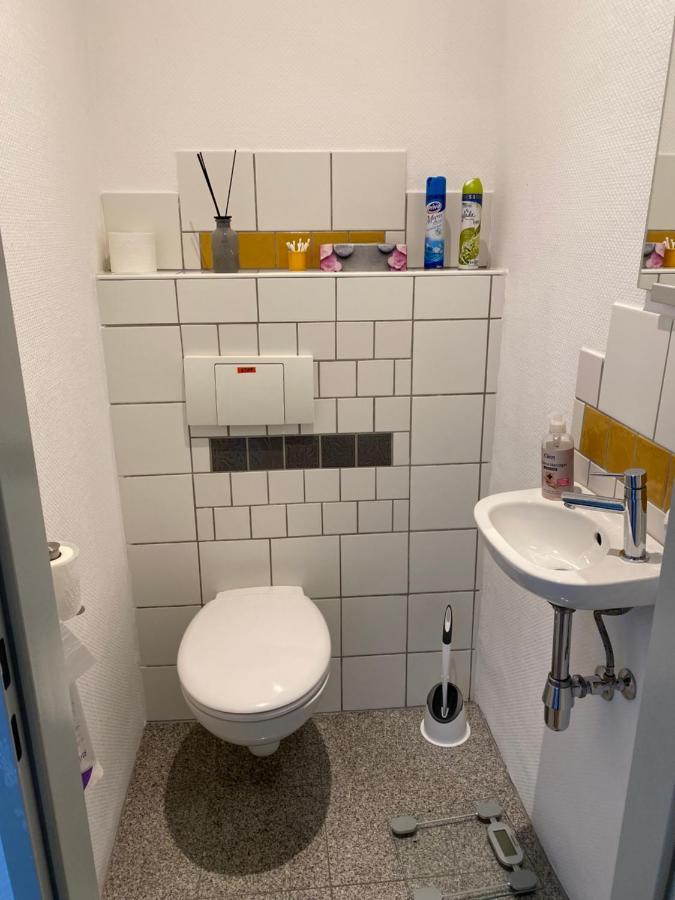 Zentrale Ferienwohnung Mit Balkon In Aquisgrán Exterior foto